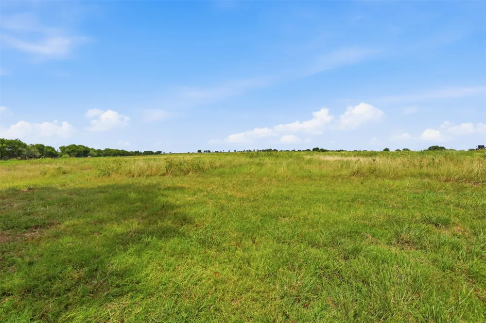 7005 CR-302 Grandview, TX 76050