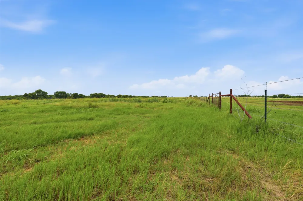 7005 CR-302 Grandview, TX 76050