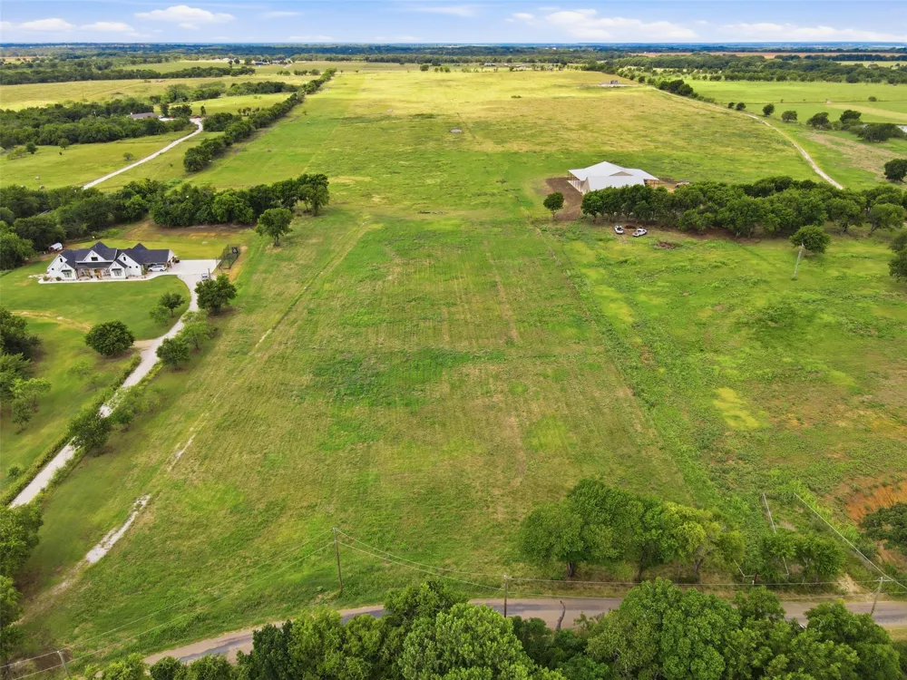 7005 CR-302 Grandview, TX 76050