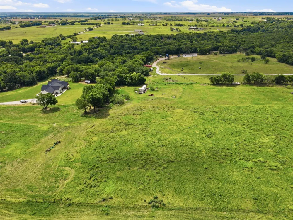 7005 CR-302 Grandview, TX 76050