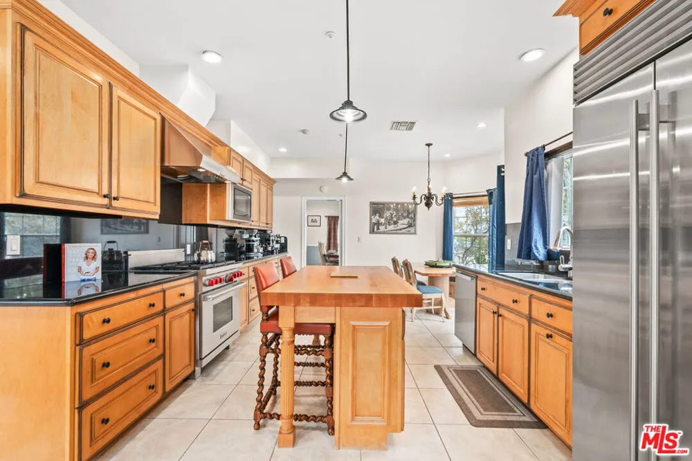 1601 Ard Eevin Avenue Glendale, CA 91202
