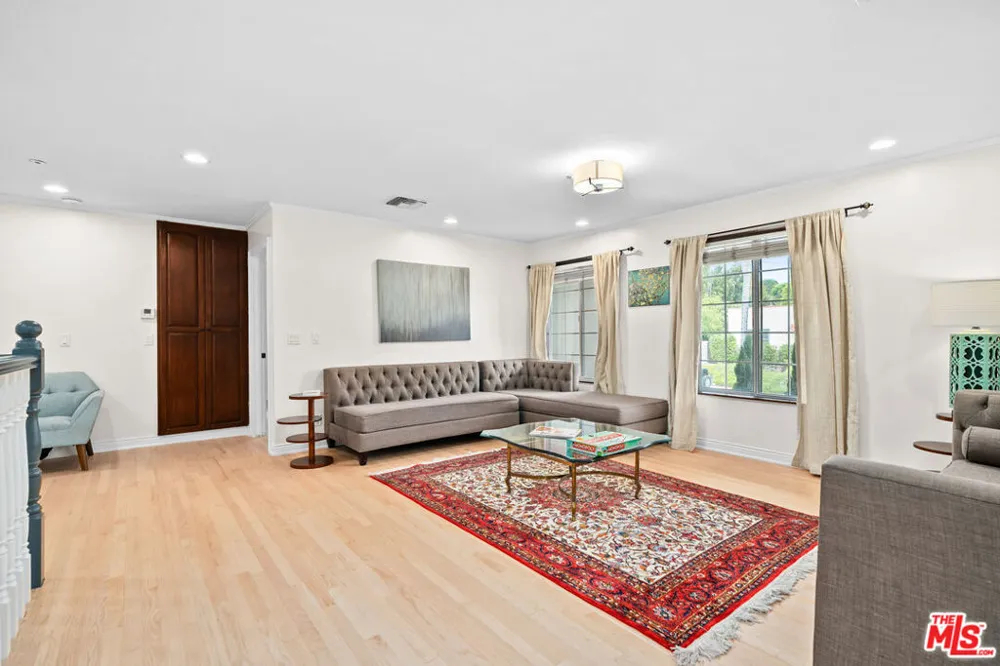 1601 Ard Eevin Avenue Glendale, CA 91202