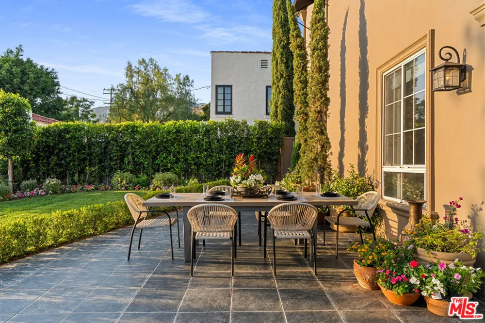 1601 Ard Eevin Avenue Glendale, CA 91202