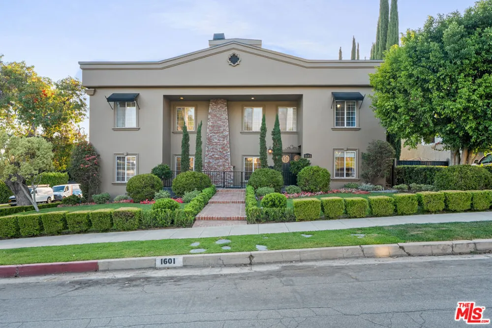 1601 Ard Eevin Avenue Glendale, CA 91202