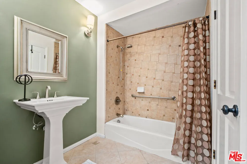 1601 Ard Eevin Avenue Glendale, CA 91202