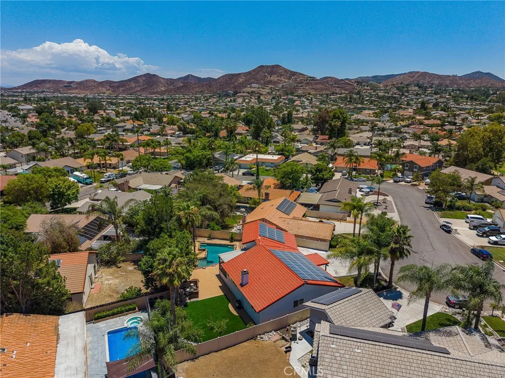 23584 Brook Canyon Lake, CA 92587