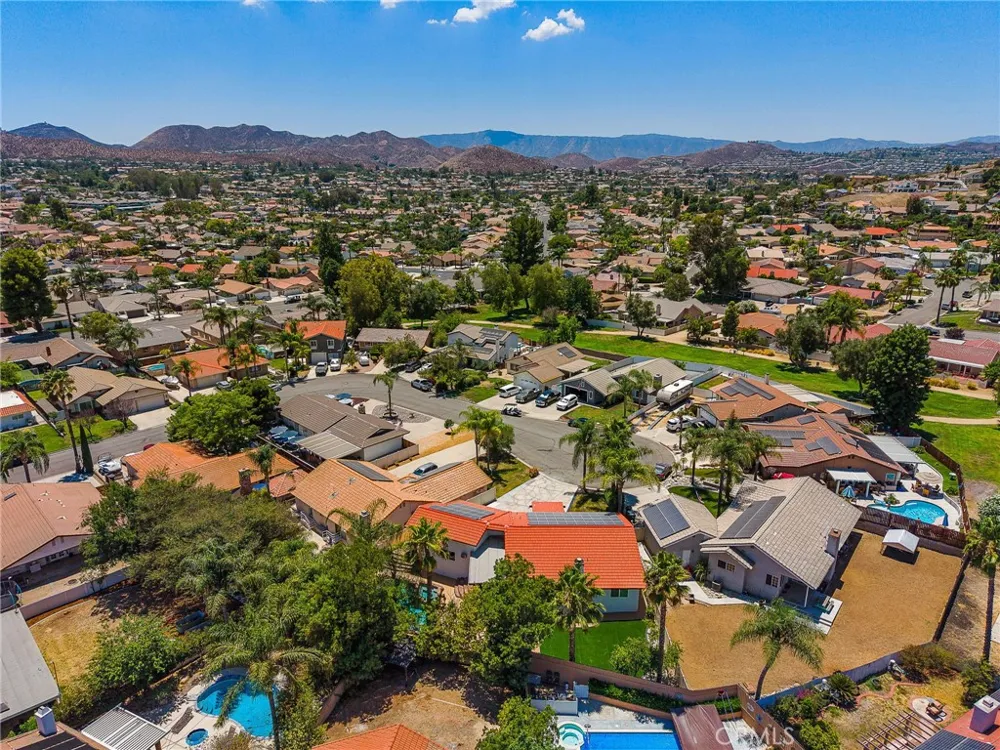 23584 Brook Canyon Lake, CA 92587