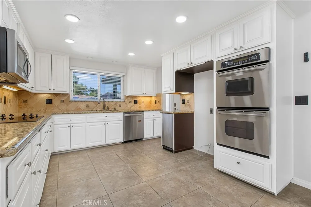 23584 Brook Canyon Lake, CA 92587