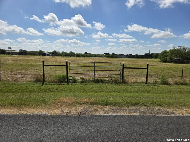 1016 S Abbot Rd St Hedwig, TX 78152