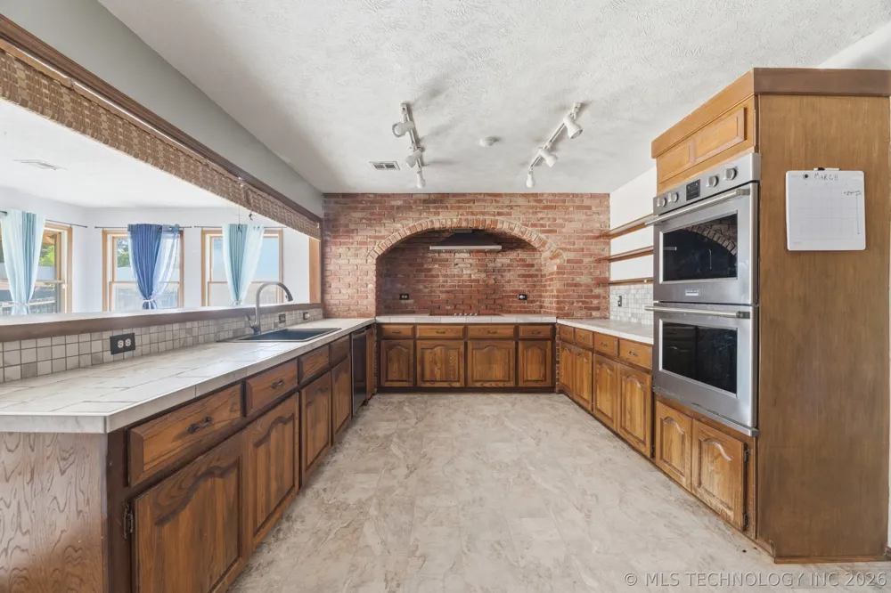 4000 Lakeview Drive Bartlesville, OK 74006