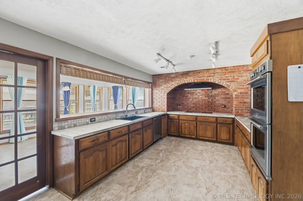 4000 Lakeview Drive Bartlesville, OK 74006