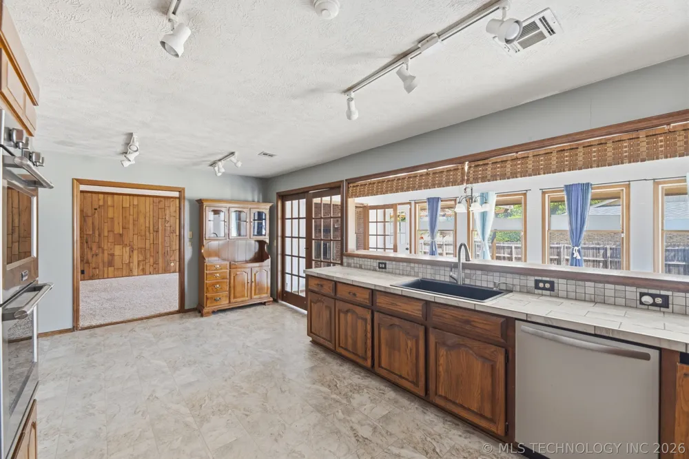 4000 Lakeview Drive Bartlesville, OK 74006