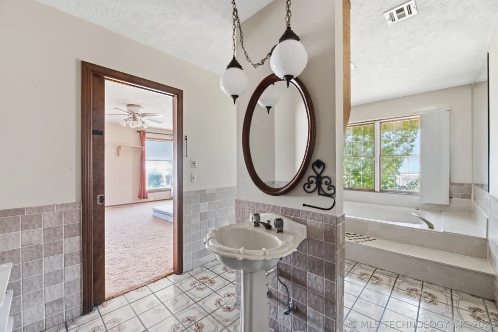 4000 Lakeview Drive Bartlesville, OK 74006