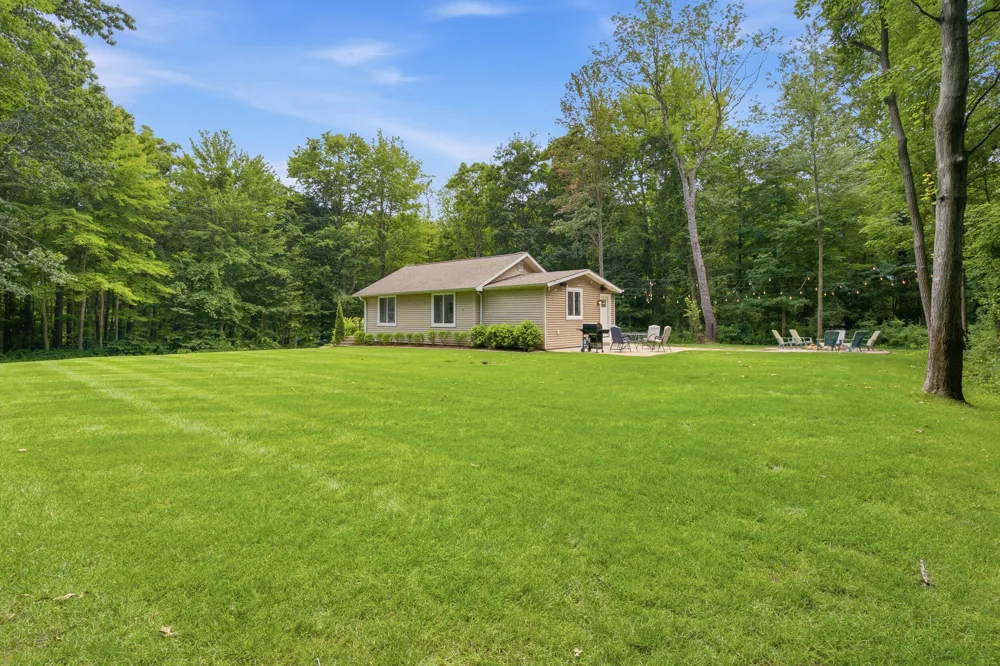 5912 Madison Street Coloma, MI 49038
