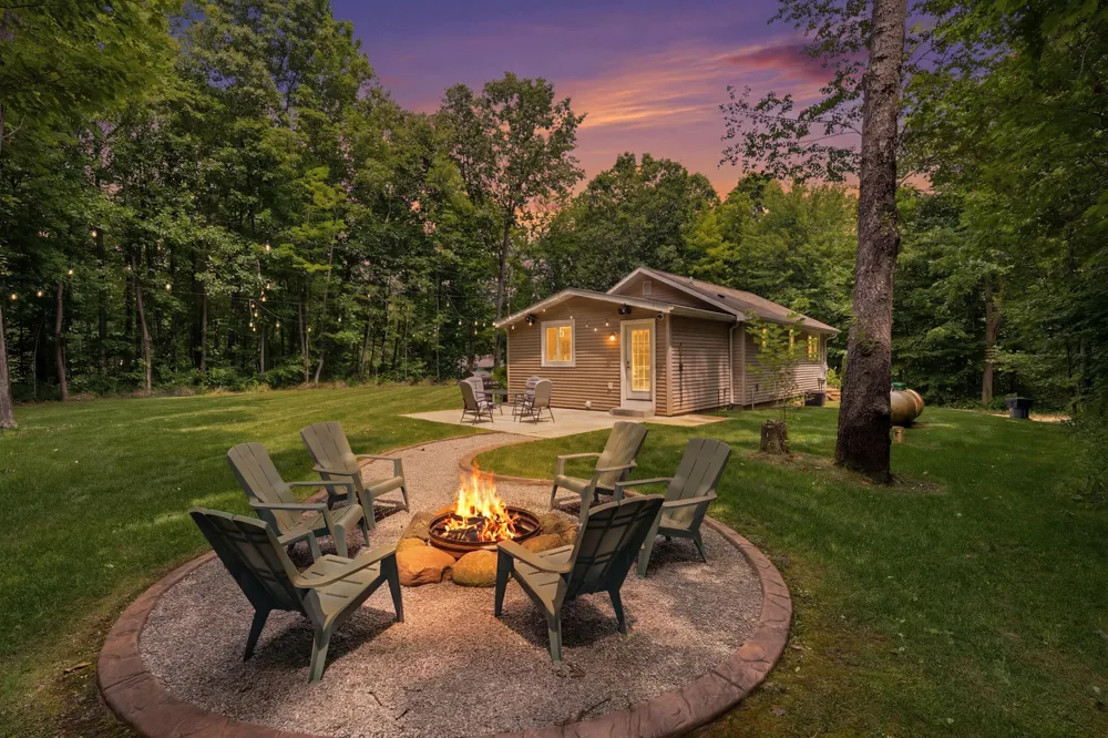 5912 Madison Street Coloma, MI 49038