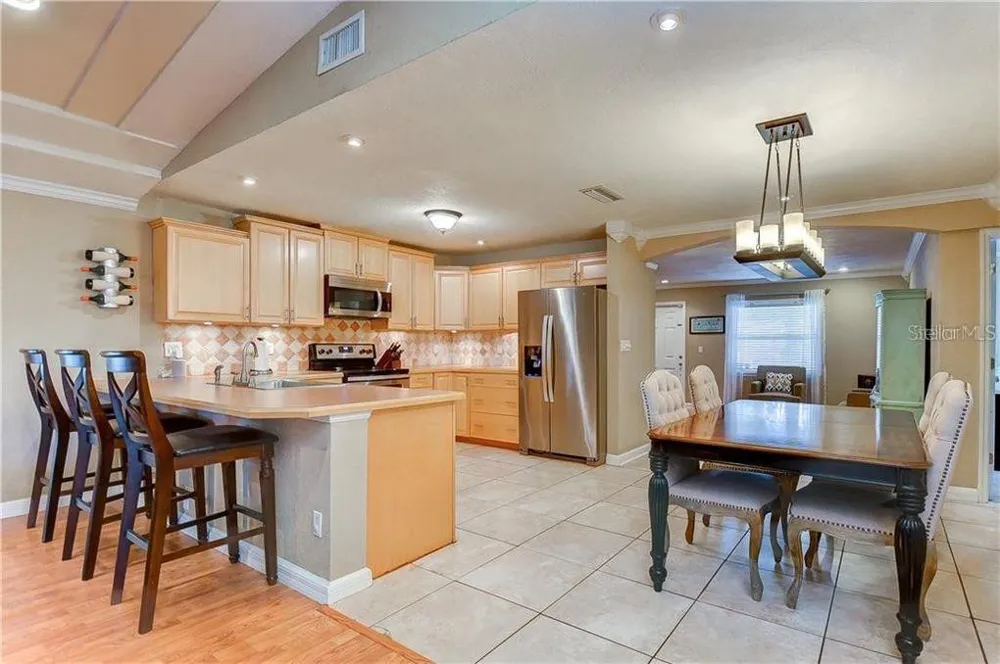 5121 ELLENDALE AVENUE Tampa, FL 33625