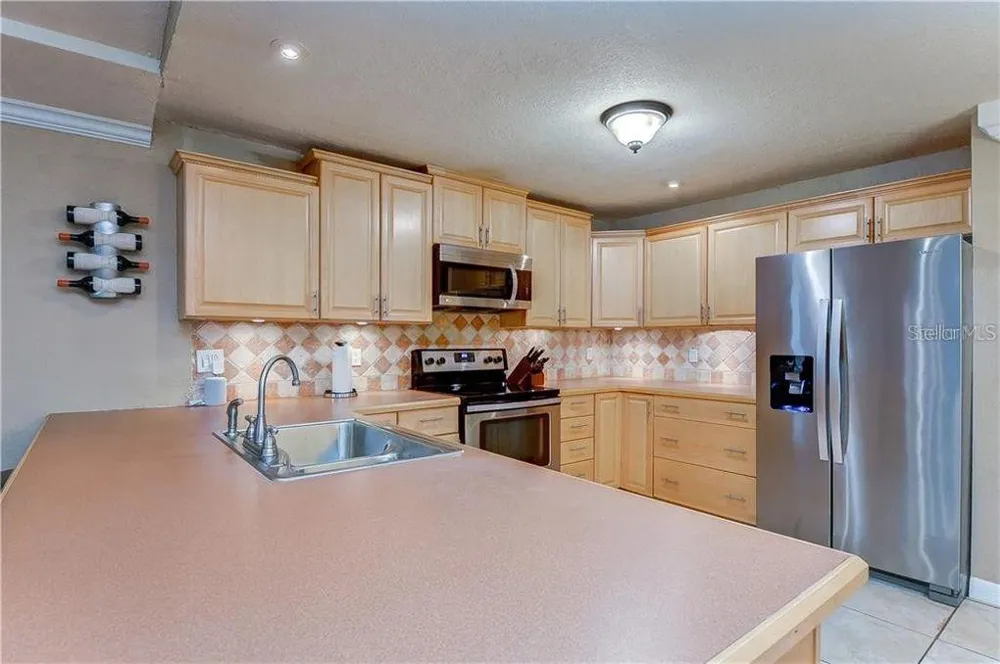 5121 ELLENDALE AVENUE Tampa, FL 33625