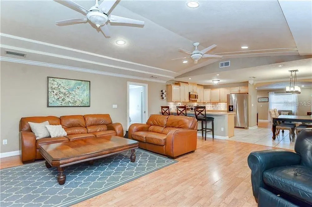 5121 ELLENDALE AVENUE Tampa, FL 33625