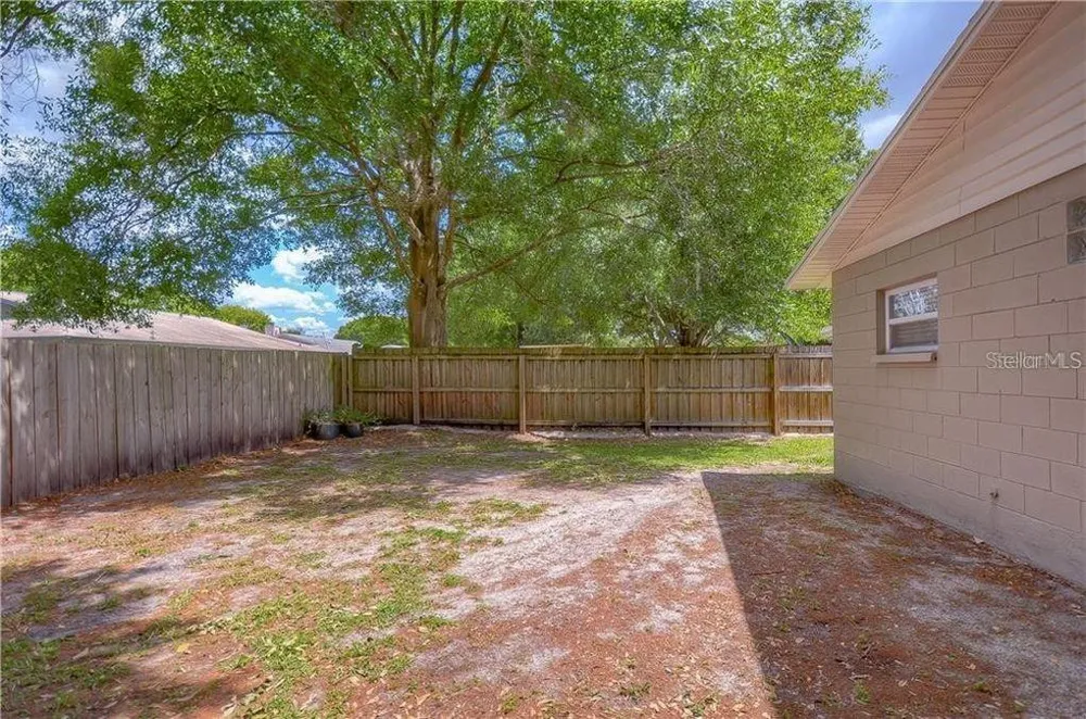 5121 ELLENDALE AVENUE Tampa, FL 33625