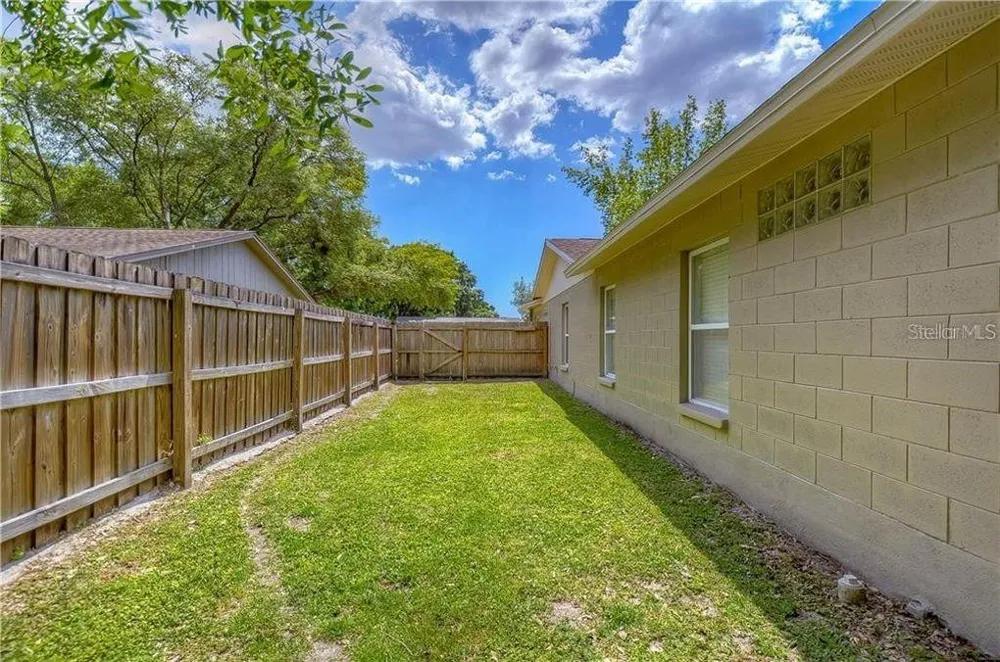 5121 ELLENDALE AVENUE Tampa, FL 33625