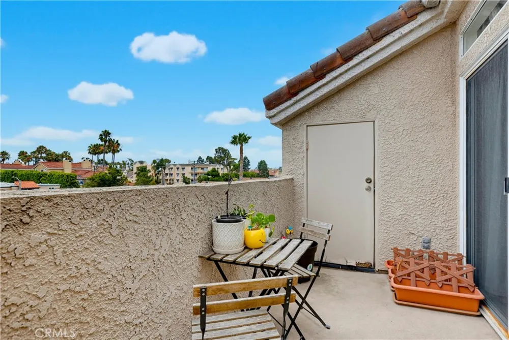 4581 Warner #302 Huntington Beach, CA 92649