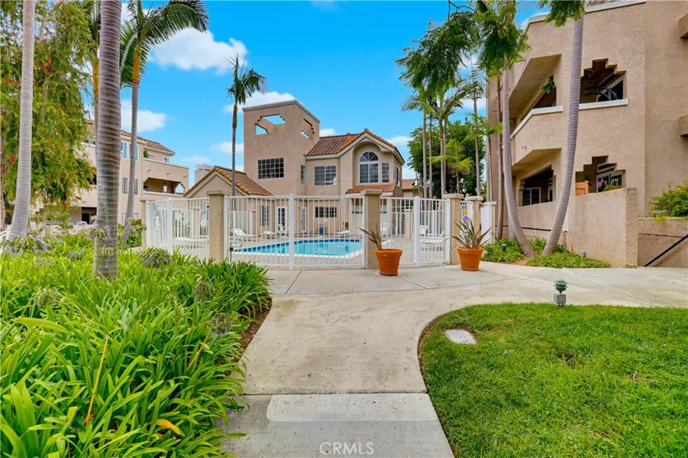 4581 Warner #302 Huntington Beach, CA 92649