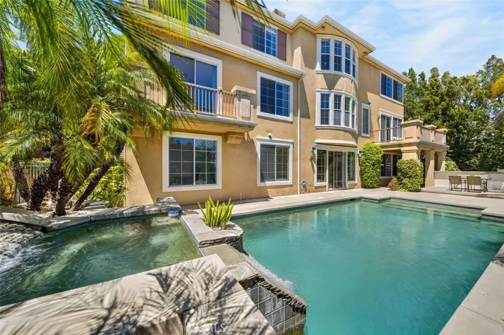 2420 Vista Del Sol La Verne, CA 91750