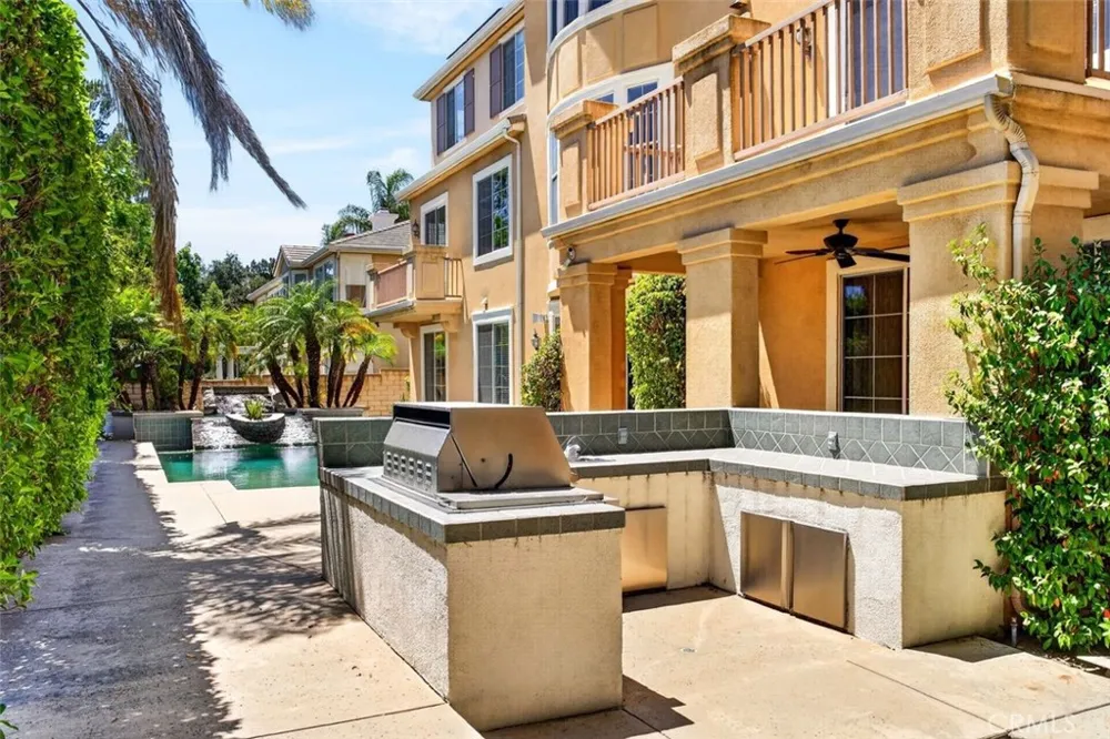 2420 Vista Del Sol La Verne, CA 91750