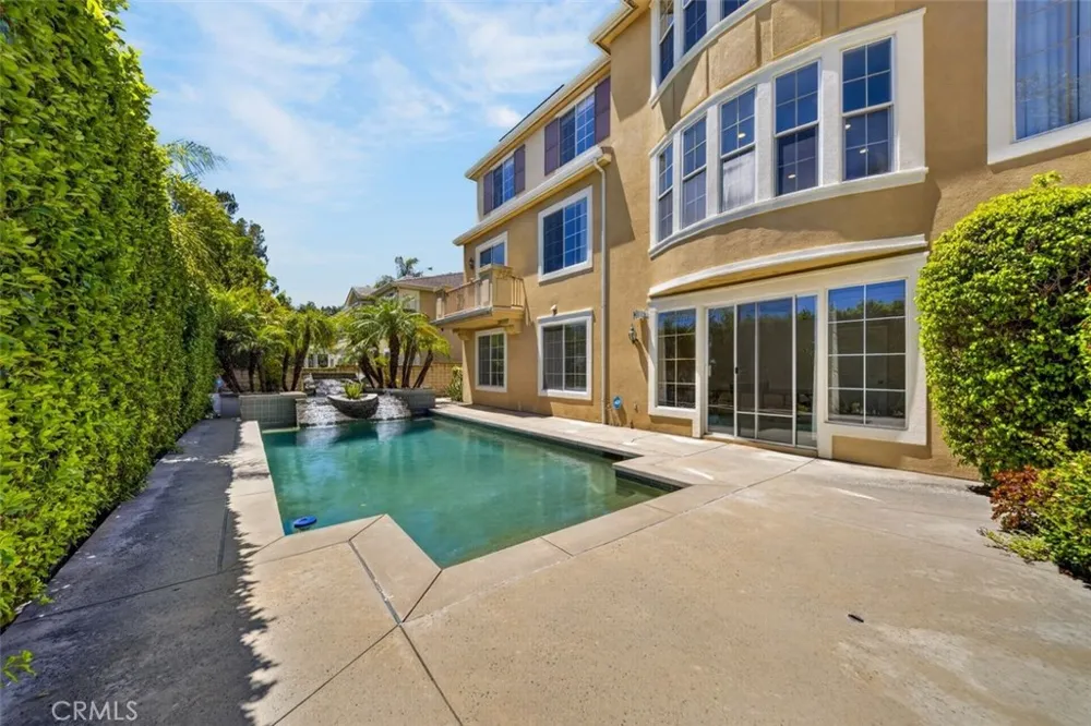 2420 Vista Del Sol La Verne, CA 91750