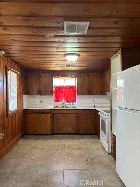 6701 mountain view ave. Inyokern, CA 93527