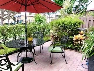 6898 Julia Gardens Drive Coconut Creek, FL 33073
