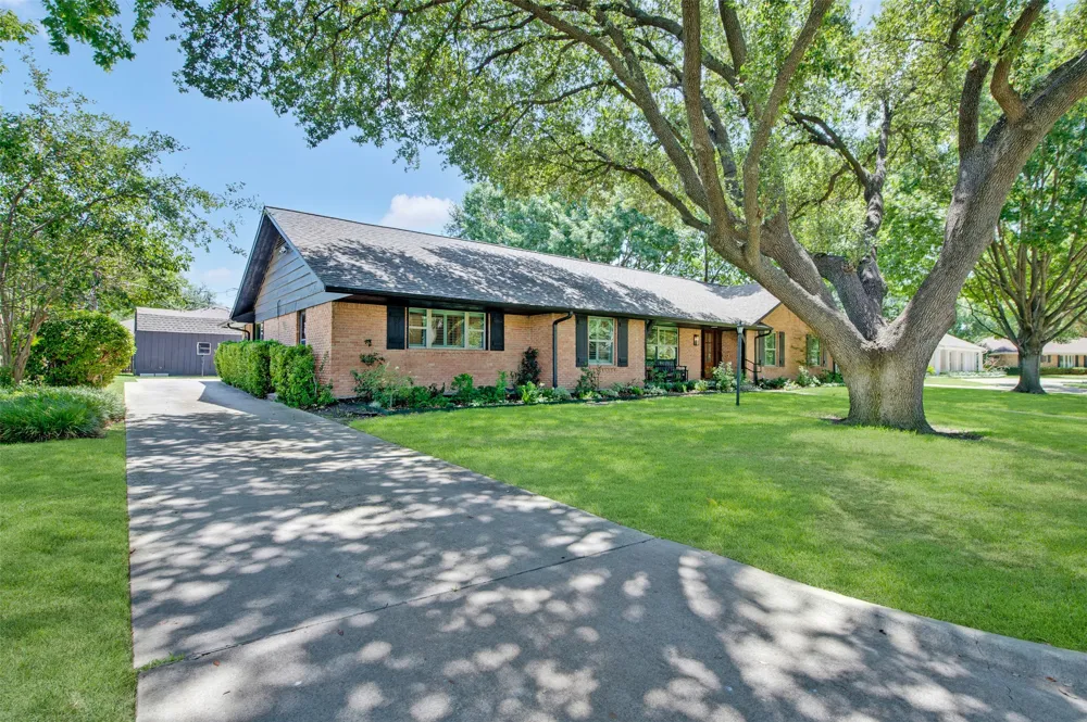 13834 Tanglewood Drive Farmers Branch, TX 75234