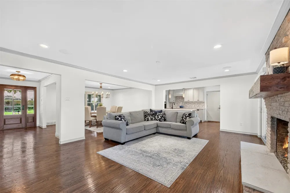 13834 Tanglewood Drive Farmers Branch, TX 75234