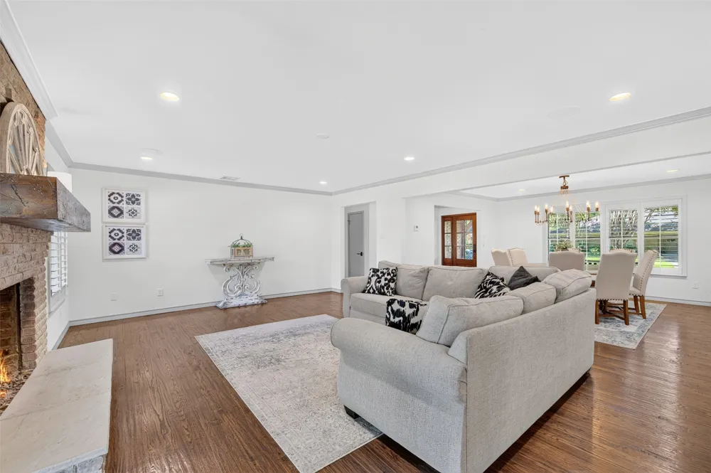 13834 Tanglewood Drive Farmers Branch, TX 75234