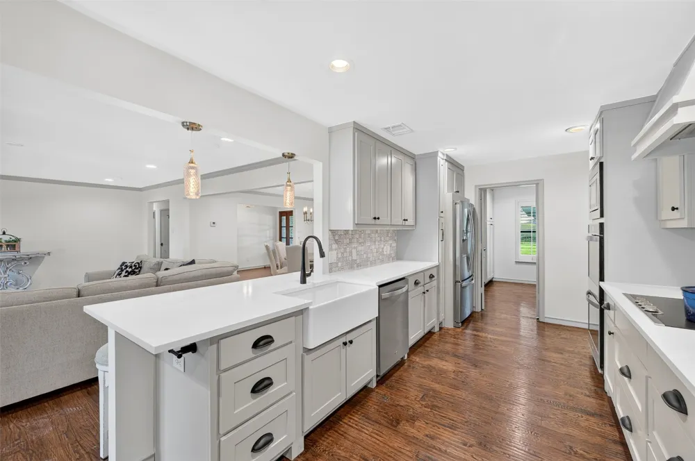 13834 Tanglewood Drive Farmers Branch, TX 75234