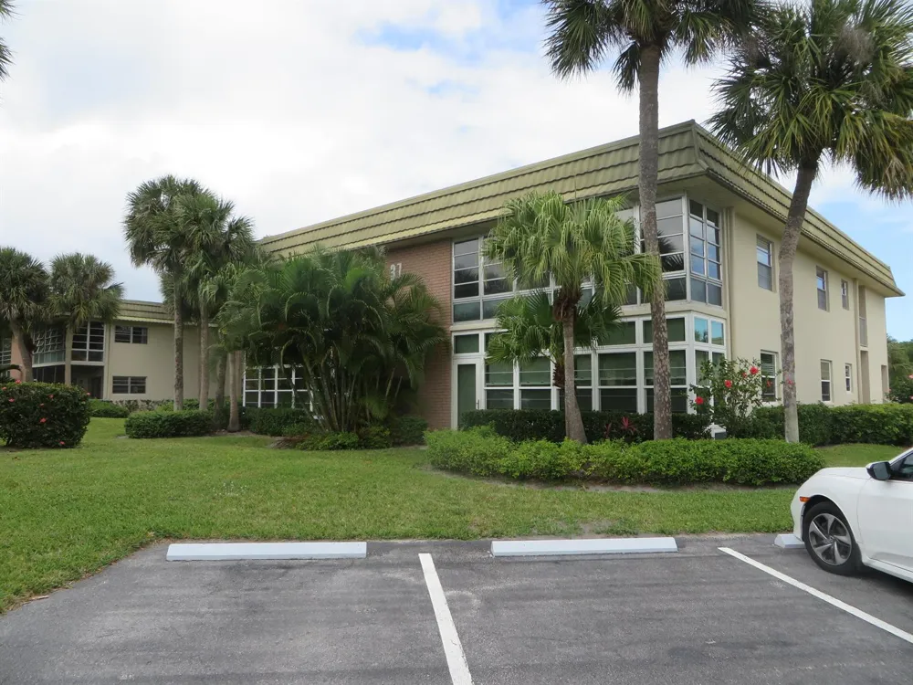 37 Vista Gardens Trail #201 Vero Beach, FL 32962
