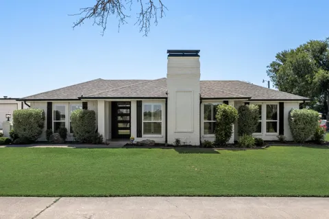1301 Davis Lane