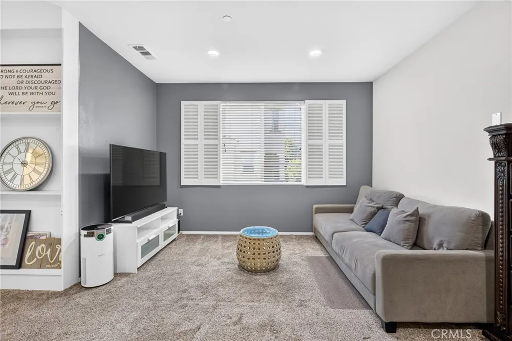 596 Katy Upland, CA 91786