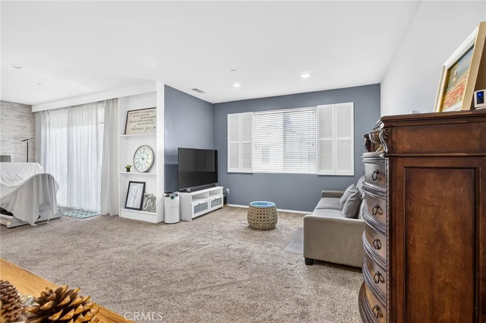 596 Katy Upland, CA 91786