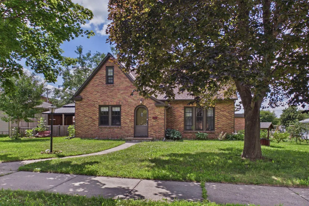513 5th Street Gaylord, MN 55334