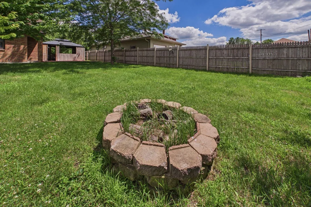 513 5th Street Gaylord, MN 55334