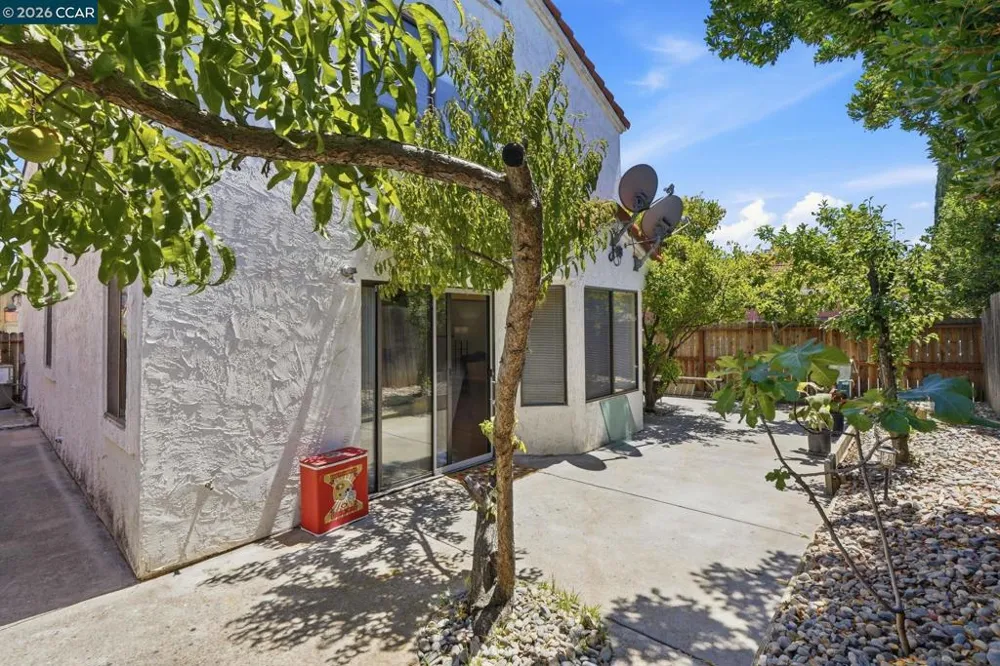 1032 Burnham Dr Pittsburg, CA 94565