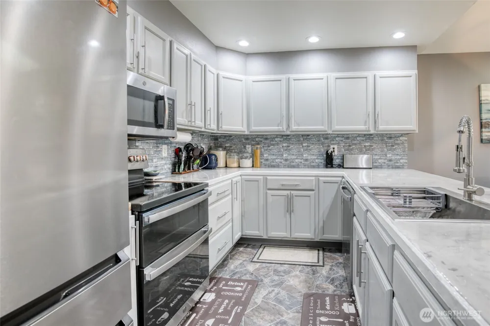 992 Point Brown Avenue SE #2 Ocean Shores, WA 98569