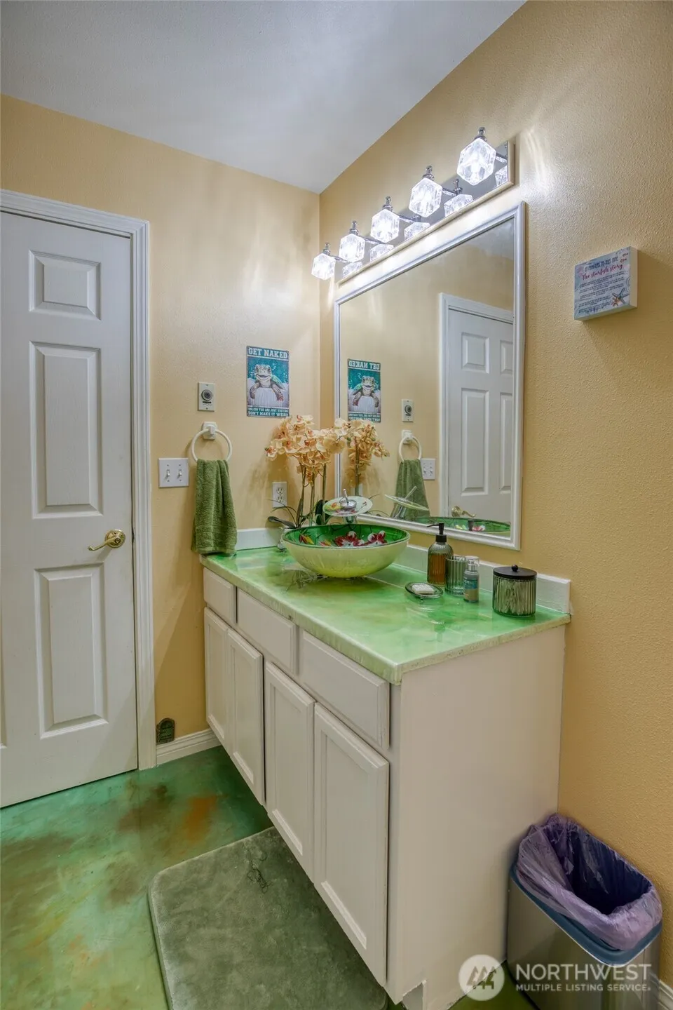 992 Point Brown Avenue SE #2 Ocean Shores, WA 98569