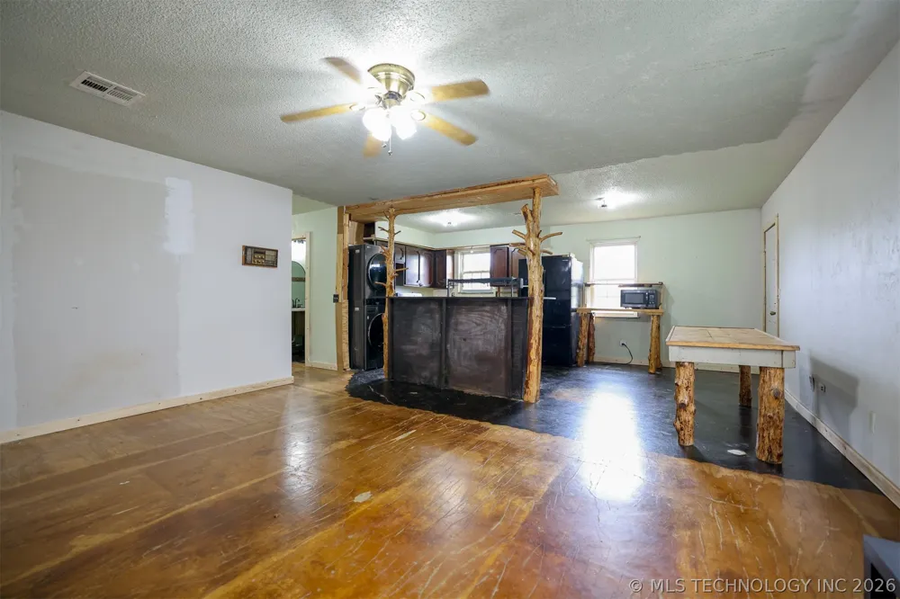 1421 S Cedar Street Bristow, OK 74010