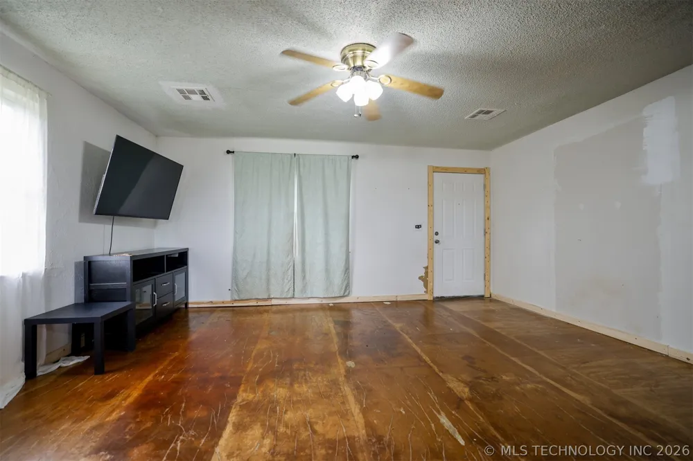 1421 S Cedar Street Bristow, OK 74010