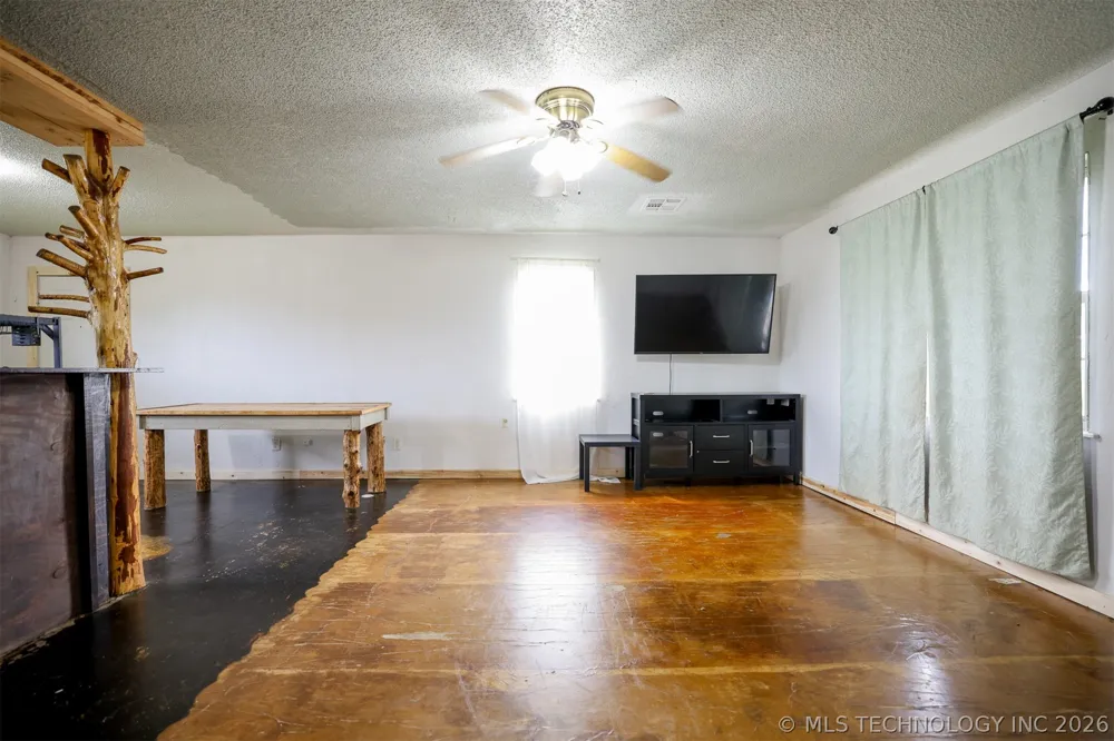 1421 S Cedar Street Bristow, OK 74010