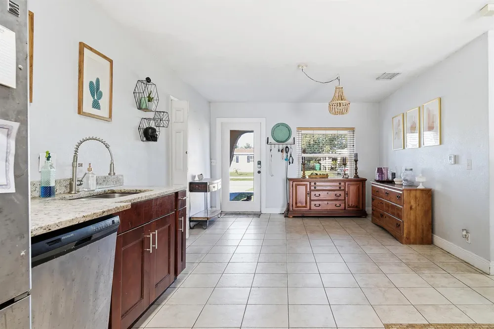 333 Mid Pines Road Palm Springs, FL 33461