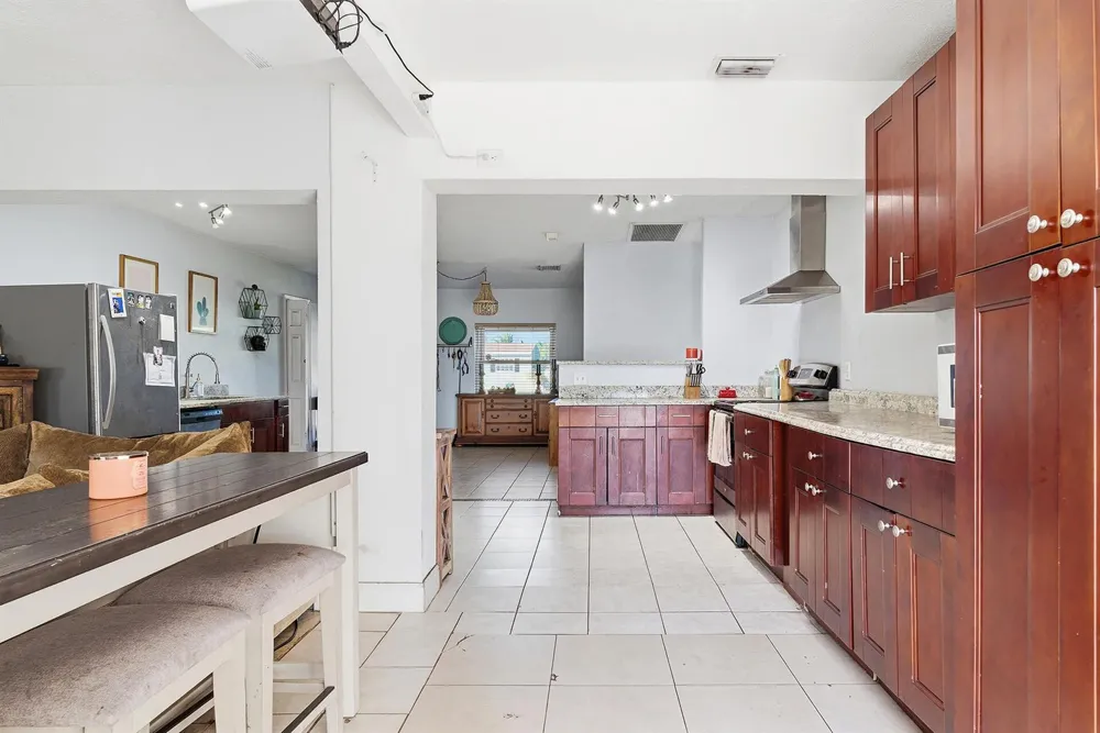 333 Mid Pines Road Palm Springs, FL 33461