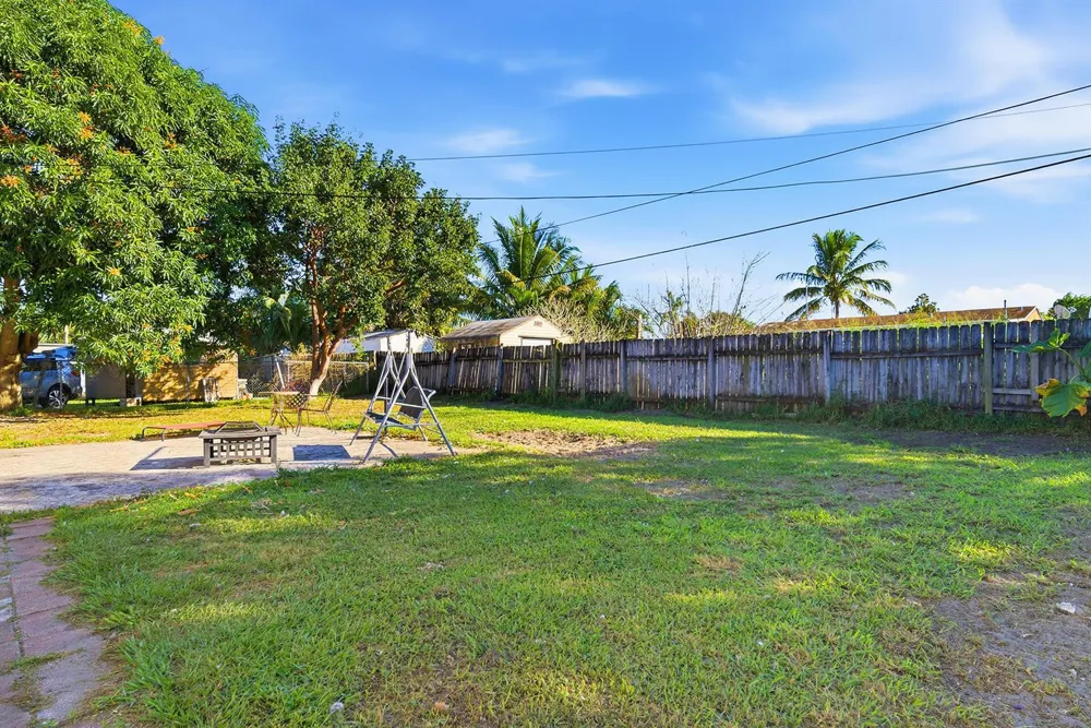 333 Mid Pines Road Palm Springs, FL 33461